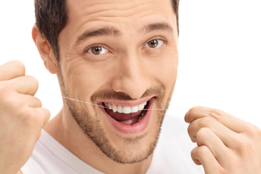 تمیز کردن بین دندانها